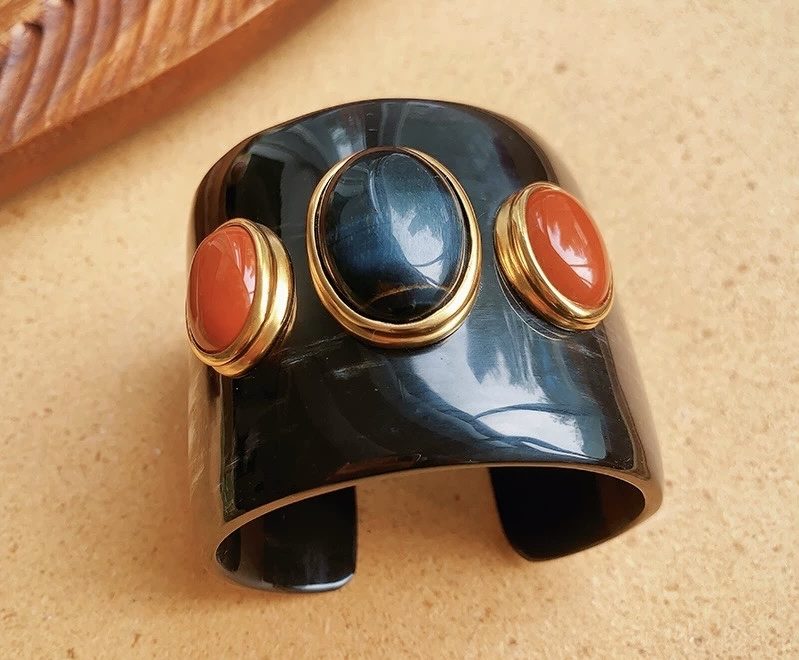 Gaia III — Labradorite & Carnelian